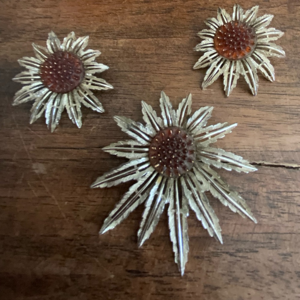 Sarah Coventry Sunflower Gold and Amber Brooch pin and earrings set vintage